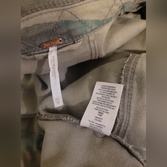 Free People Not Your Brothers Faded Green Camo Print Jacket Sz XS - Picture 11 of 13